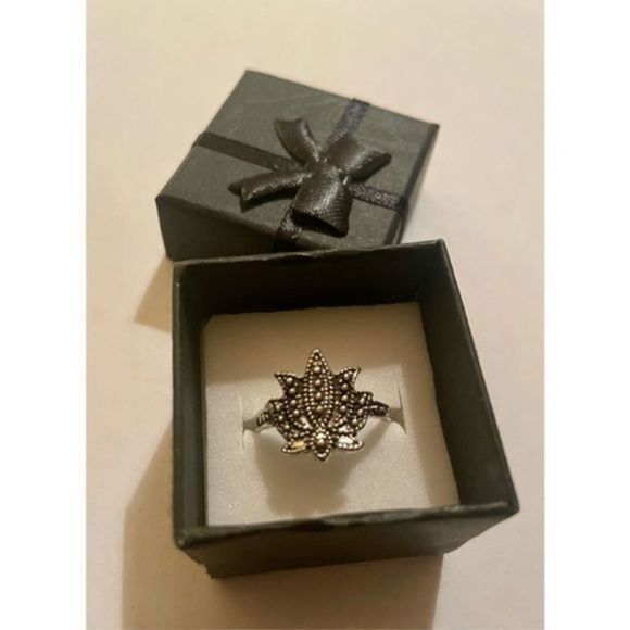 Silver lotus FLOWER RING - Picture 6 of 8